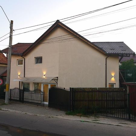 Tourist B&C Hotell Curtea de Argeş Exteriör bild