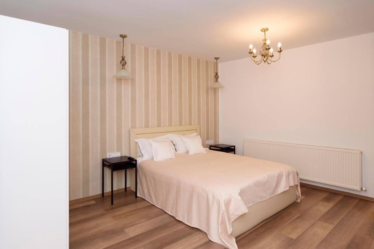 Tourist B&C Hotell Curtea de Argeş Exteriör bild